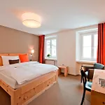 Otel Donatz Samedan